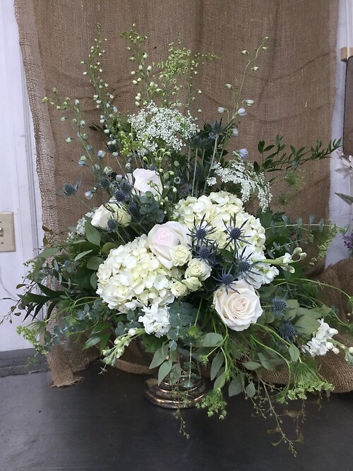 White arrangement for table