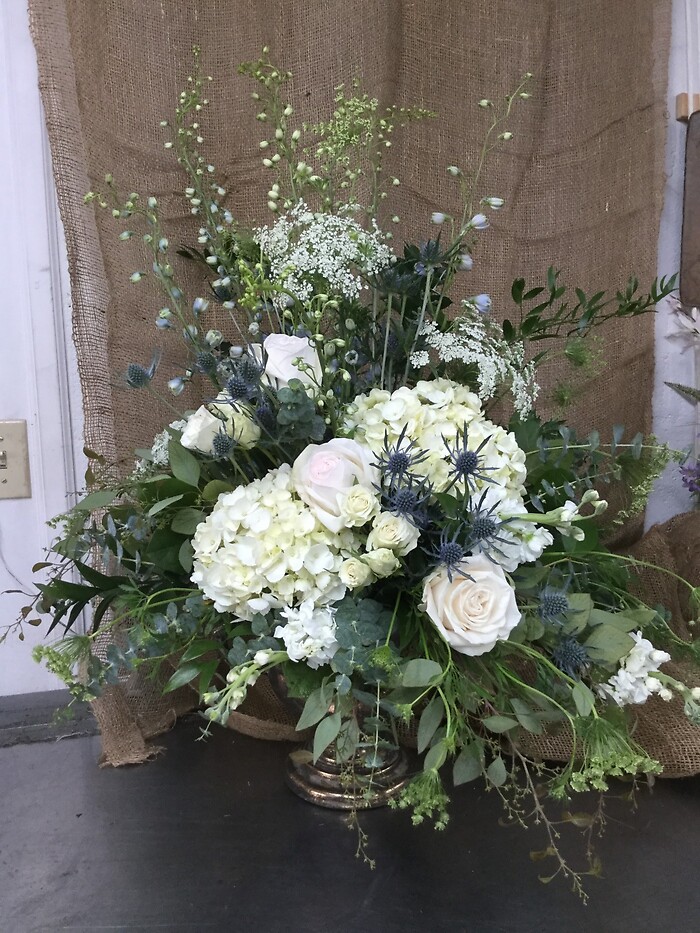 White arrangement for table